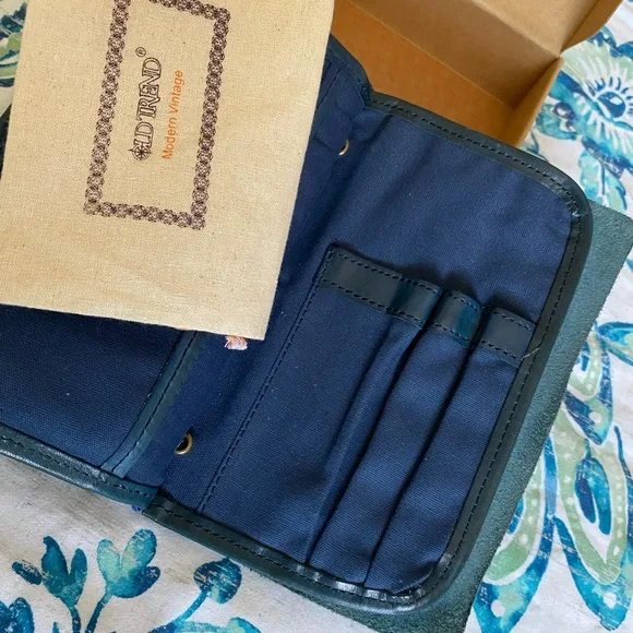 Sassy" Old Trend Nomad Organizer Wallet, Navy, (NEW) w Box) - Picture 6 of 17